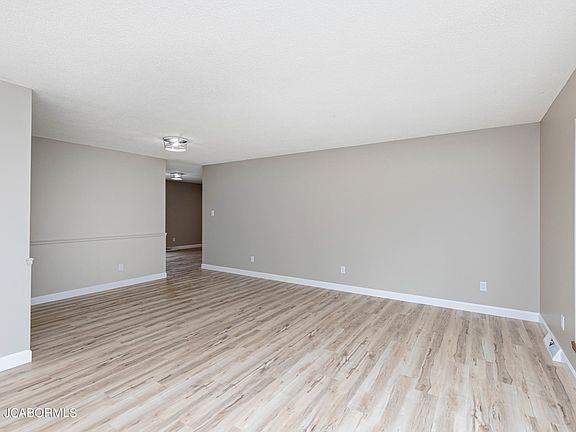 5th image of 609 Norris Dr