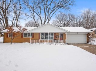 3715 Clearview Dr, Cedar Falls, IA 50613