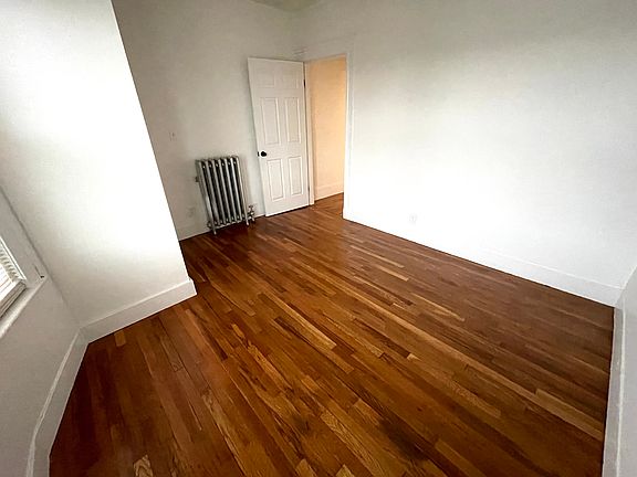 5th image of 32 Bowen Ave #3