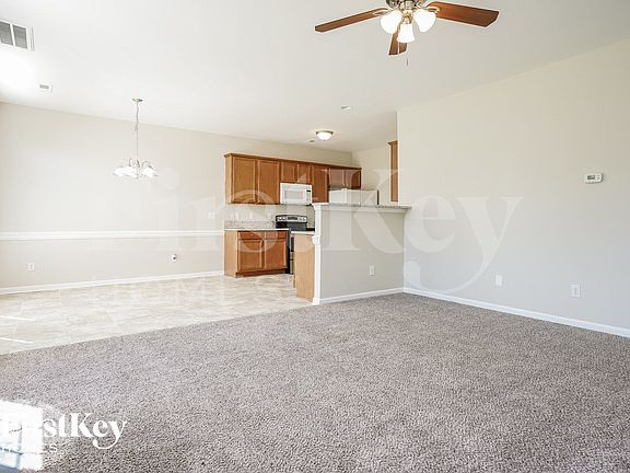 5th image of 705 Hawthorn Ridge Dr