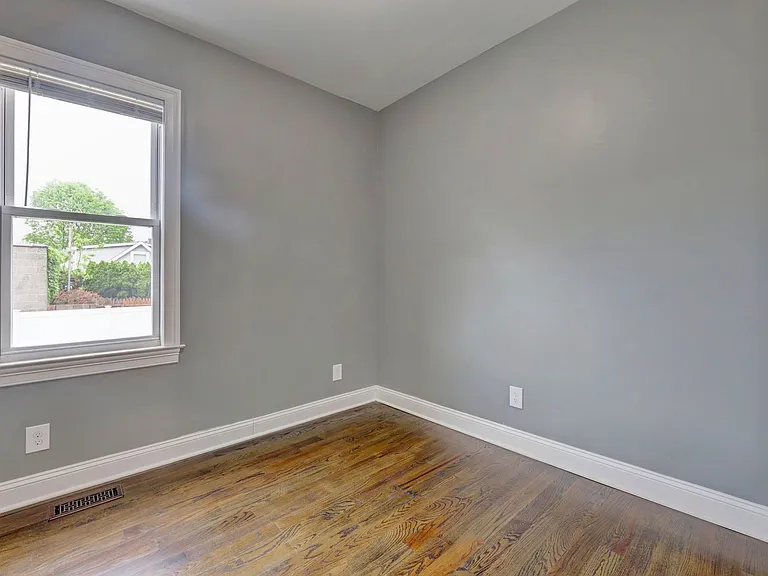 120 Center St — Photo 5