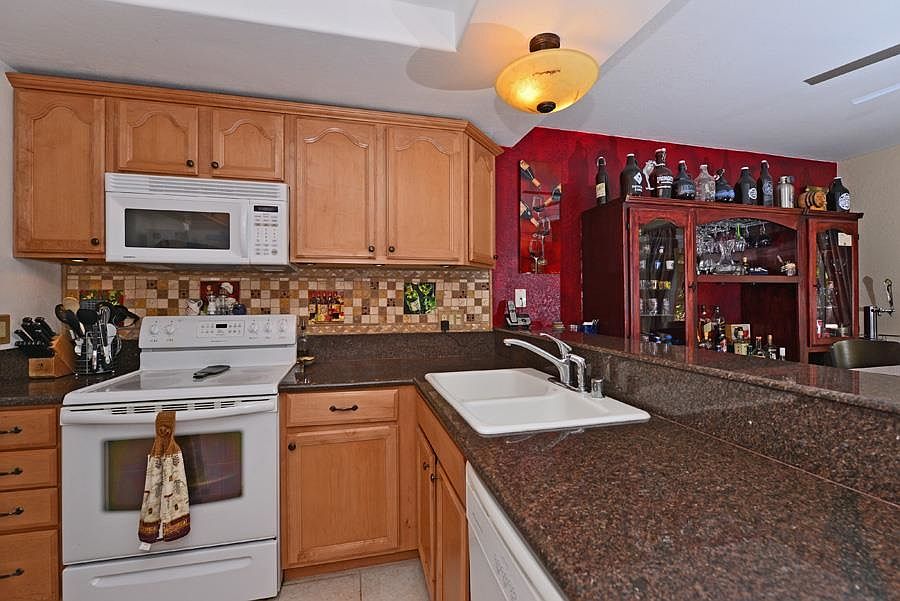 1st image of 1719 W 11th Ave