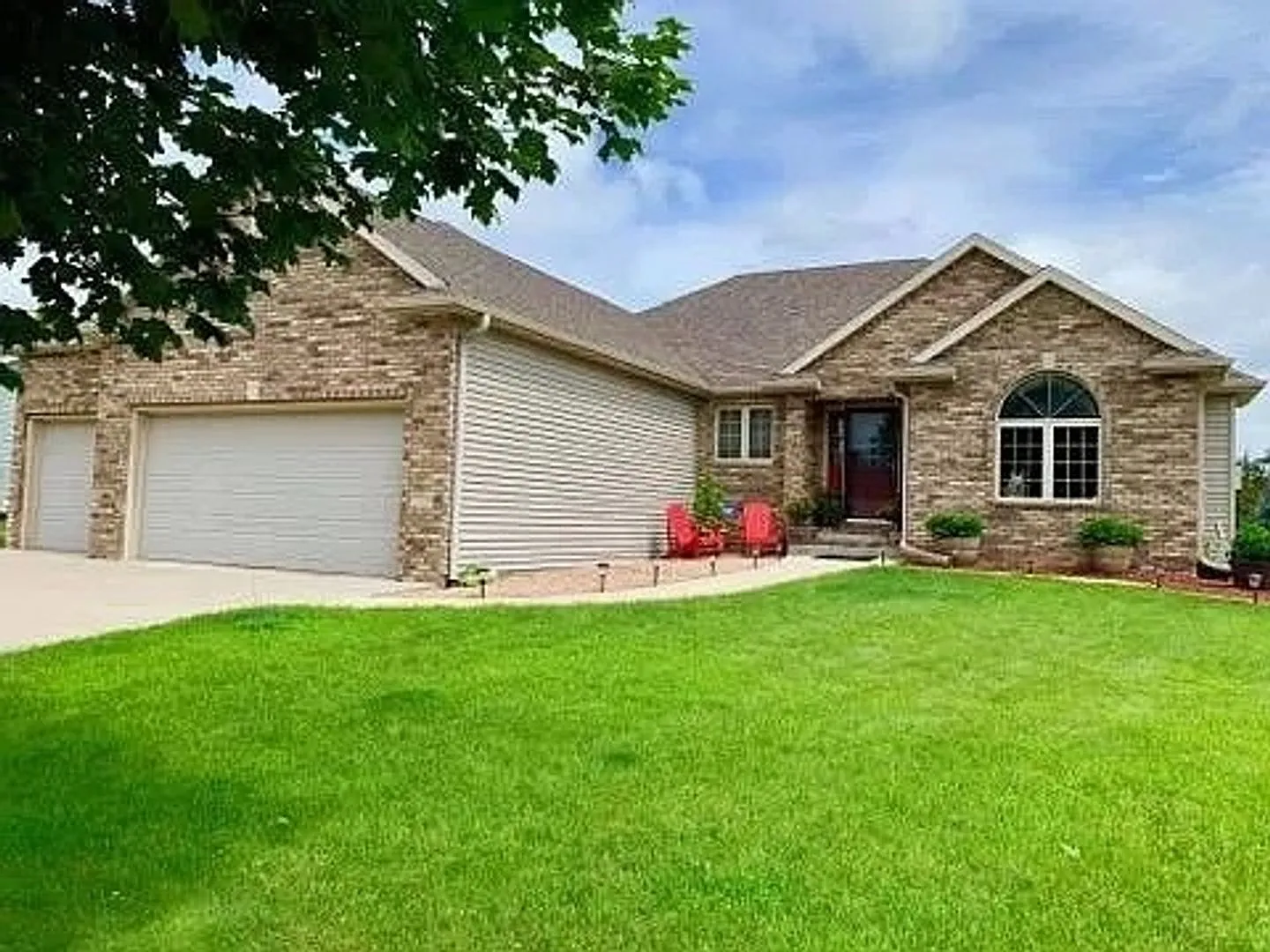 Spacious Fully Furnished Home Near Mayo Clinic — Photo 1