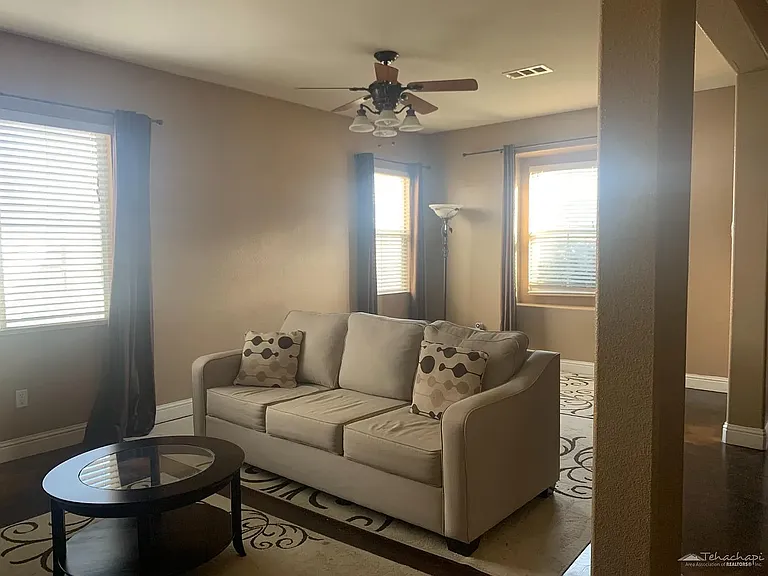 1011 Thoma Ln — Photo 12