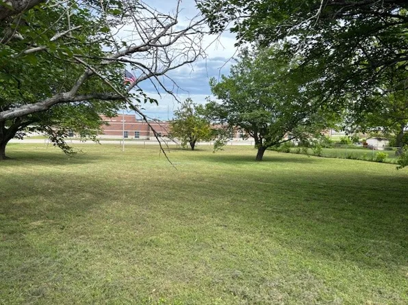 N Oak St, Muenster, TX 76252