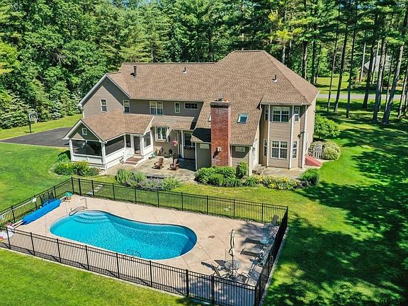 2nd image of 16 Beacon Hill Dr