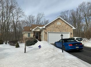 19 Glen Abbey Rd, Hazle Township, PA 18202