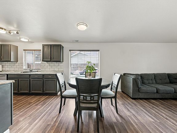 5th image of 815 Madrona Ave