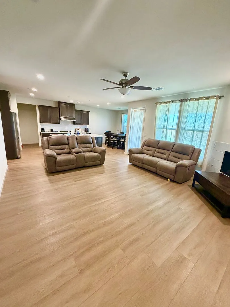 Your dream home awaits! Experience the cozy charm of this beautiful Bakersfield residence! — Photo 3