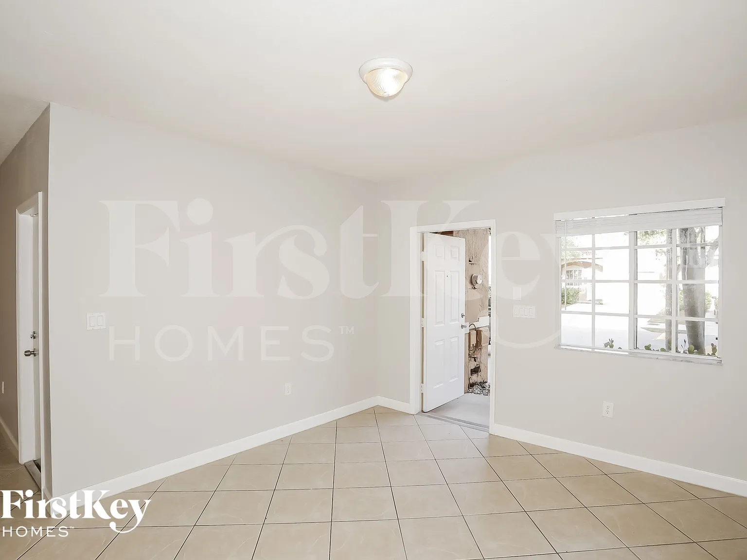 3 bed, 2.0 bath, 1560 sqft, $2,410 — Photo 3