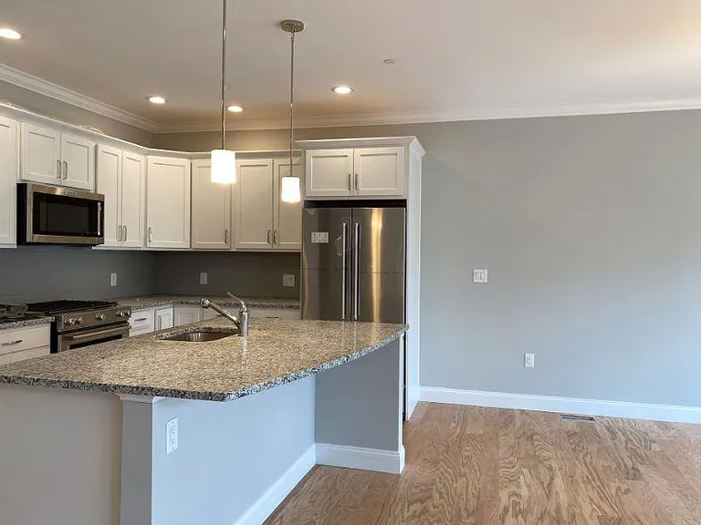 299 Lexington St #31 — Photo 2