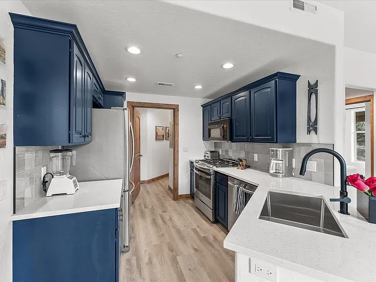 1541 Redstone Ave #E — Photo 7