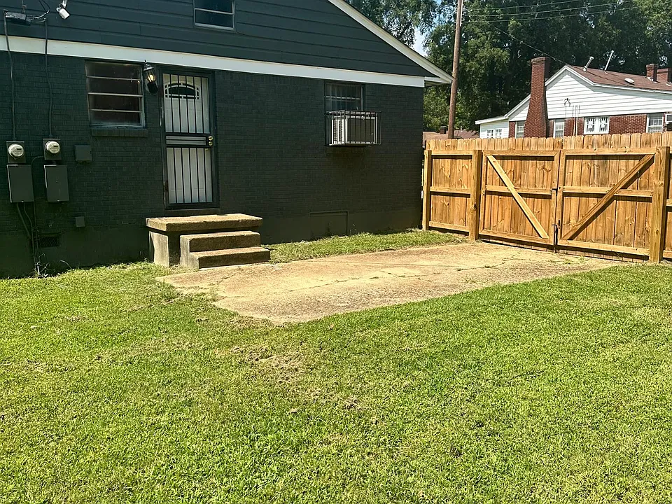 Back entrance & backyard. Privacy fence & single car driveway entrance.