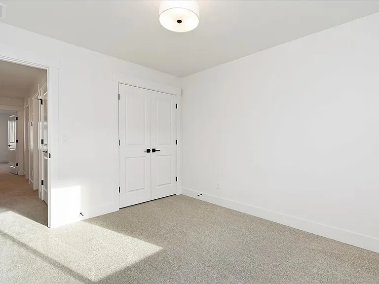 736 S Calhoun Ln — Photo 11
