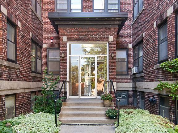 3rd image of 1810-1812 Bryant Ave S #12-02