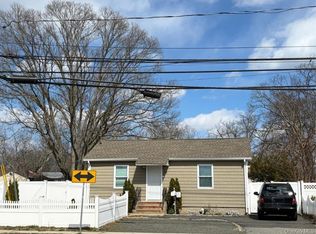 240 S Strong Avenue, Lindenhurst, NY 11757