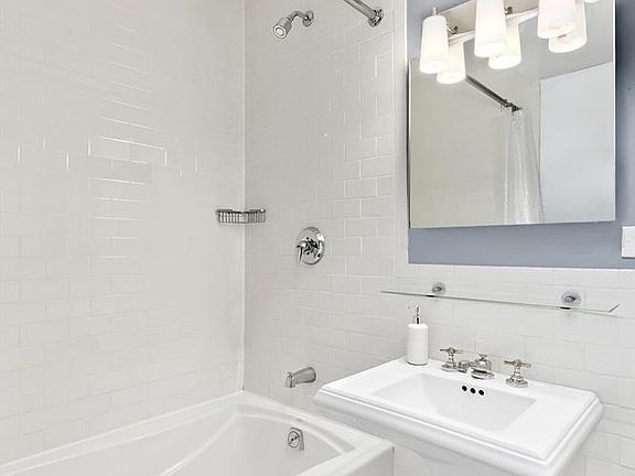 5th image of 404 W 48th St APT 3B