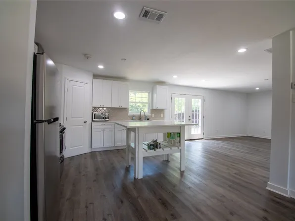 2617 Sandstone Dr, Dallas, TX 75227