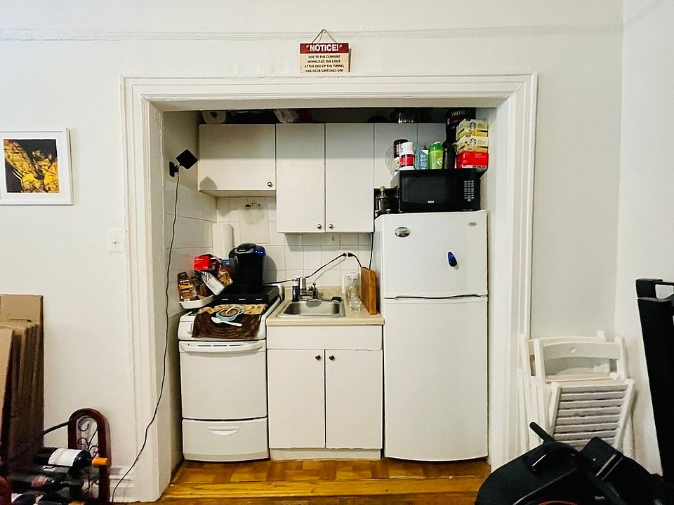 2nd image of 23-84 26th St #1R