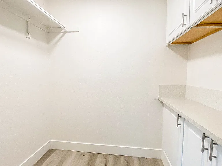 1x1- Walk In closet