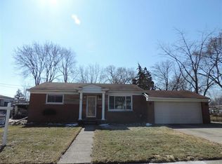 18520 Hazelwood St, Roseville, MI 48066