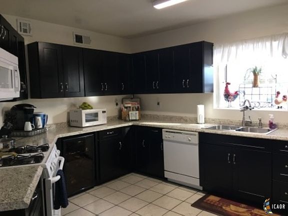 3rd image of 586 Southwind Dr