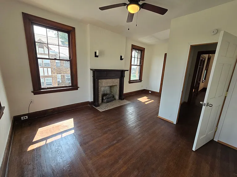 3745 Saint Lawrence Ave — Photo 11