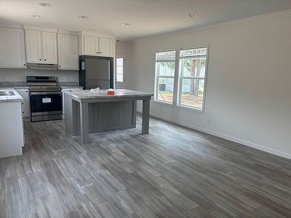 3rd image of 176 Rosewood Ct