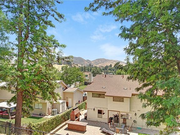 3rd image of 5873 Dovetail Dr