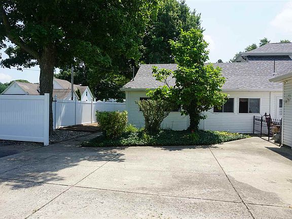 4th image of 9610 White St
