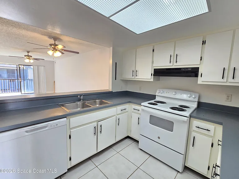 1037 Ellen Ct #1037 — Photo 4