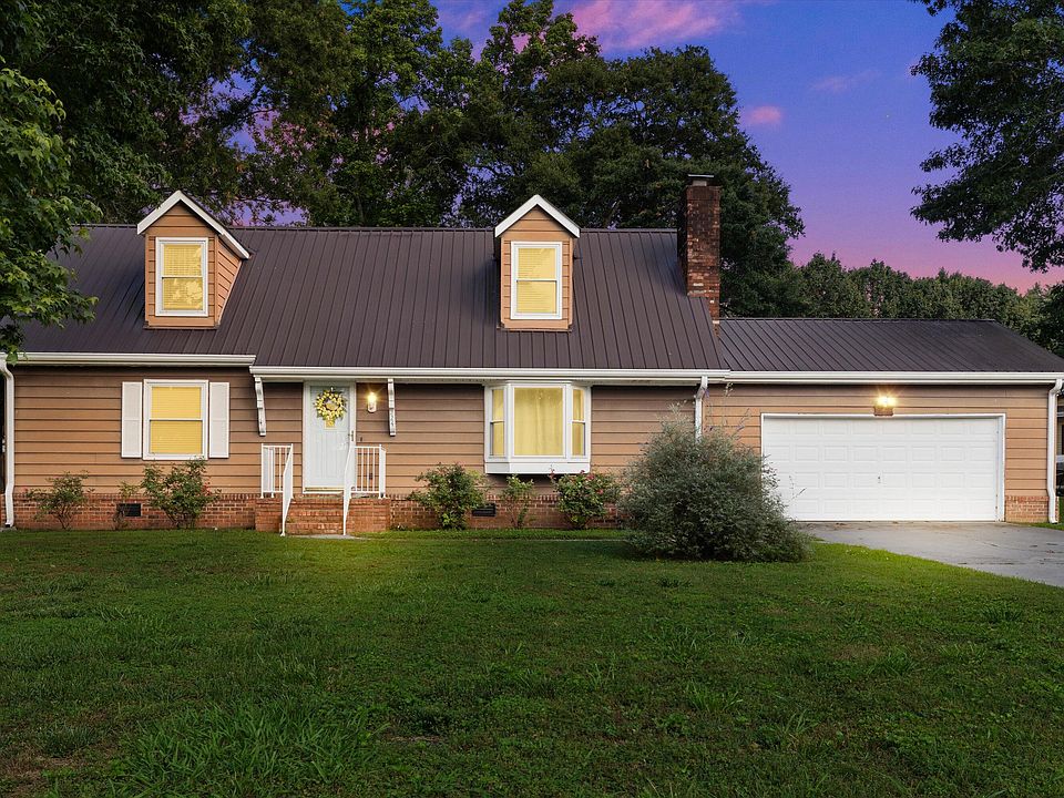 1st image of 224 Meadow Green Dr
