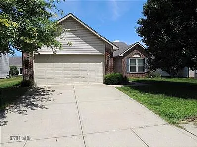 9720 Trail Dr photo 1