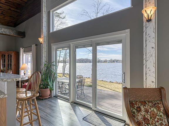 5th image of 919 Lake Dr NE