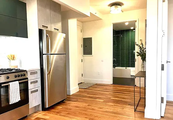 Rented by Manhattan Management LLC | media 70