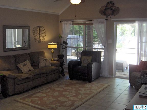 2nd image of 2902 Red Oak Dr