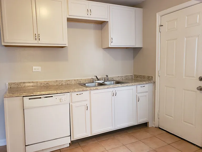 1799 S Gordon St SW — Photo 7
