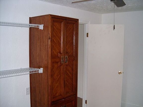 Wwalk-in closet