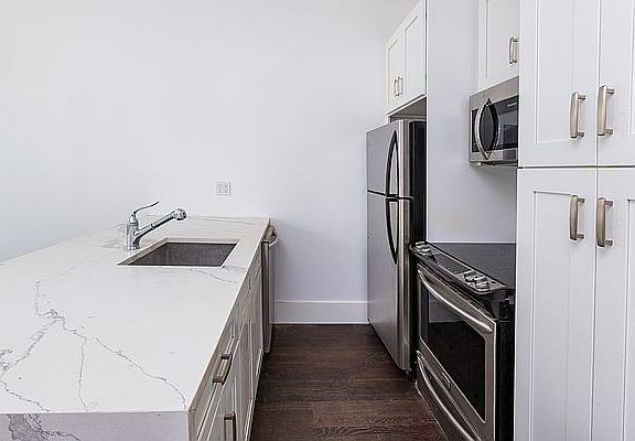 3rd image of 246 W 48th St #2B