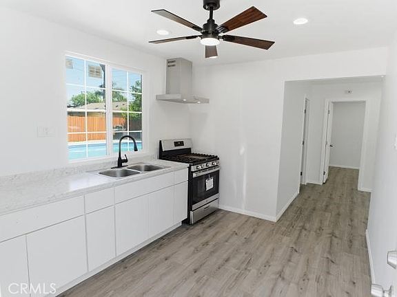 4th image of 20247 Parthenia St