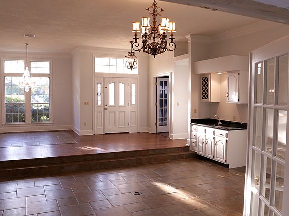 5th image of 1102 Salt Creek Dr