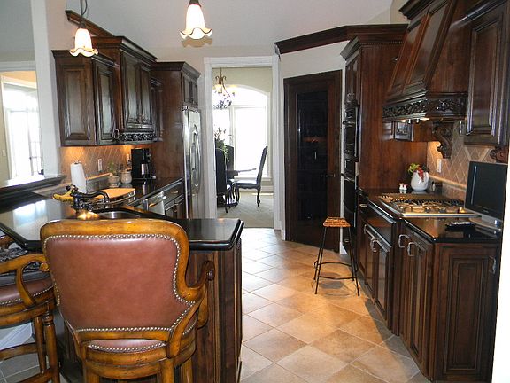 5th image of 3830 Brookfield Dr