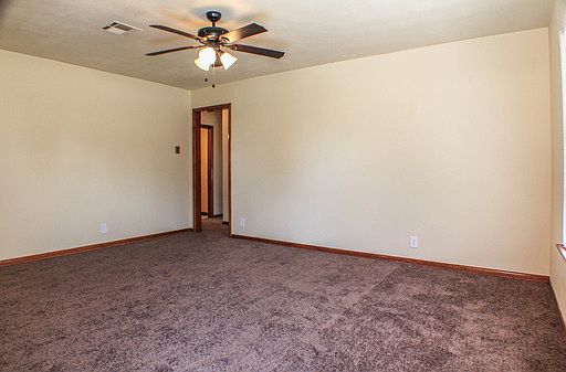 4th image of 429 SW 42nd St