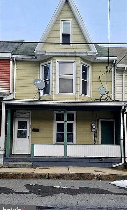 1st image of 515 Railroad St