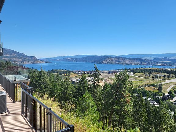 2nd image of 1887 Scott Cres