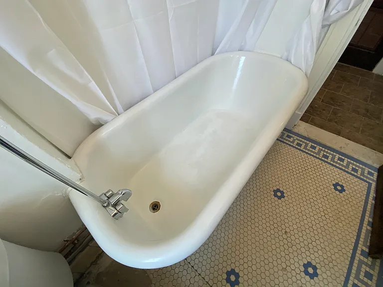Deep soaker bathtub.