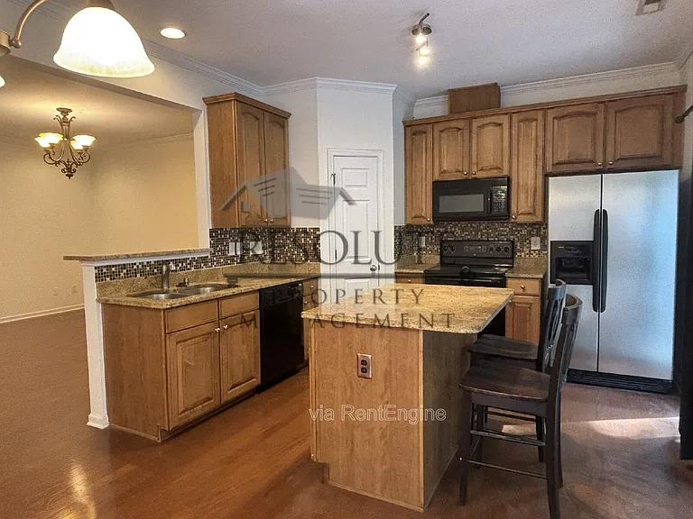 318 Anterbury Dr — Photo 3
