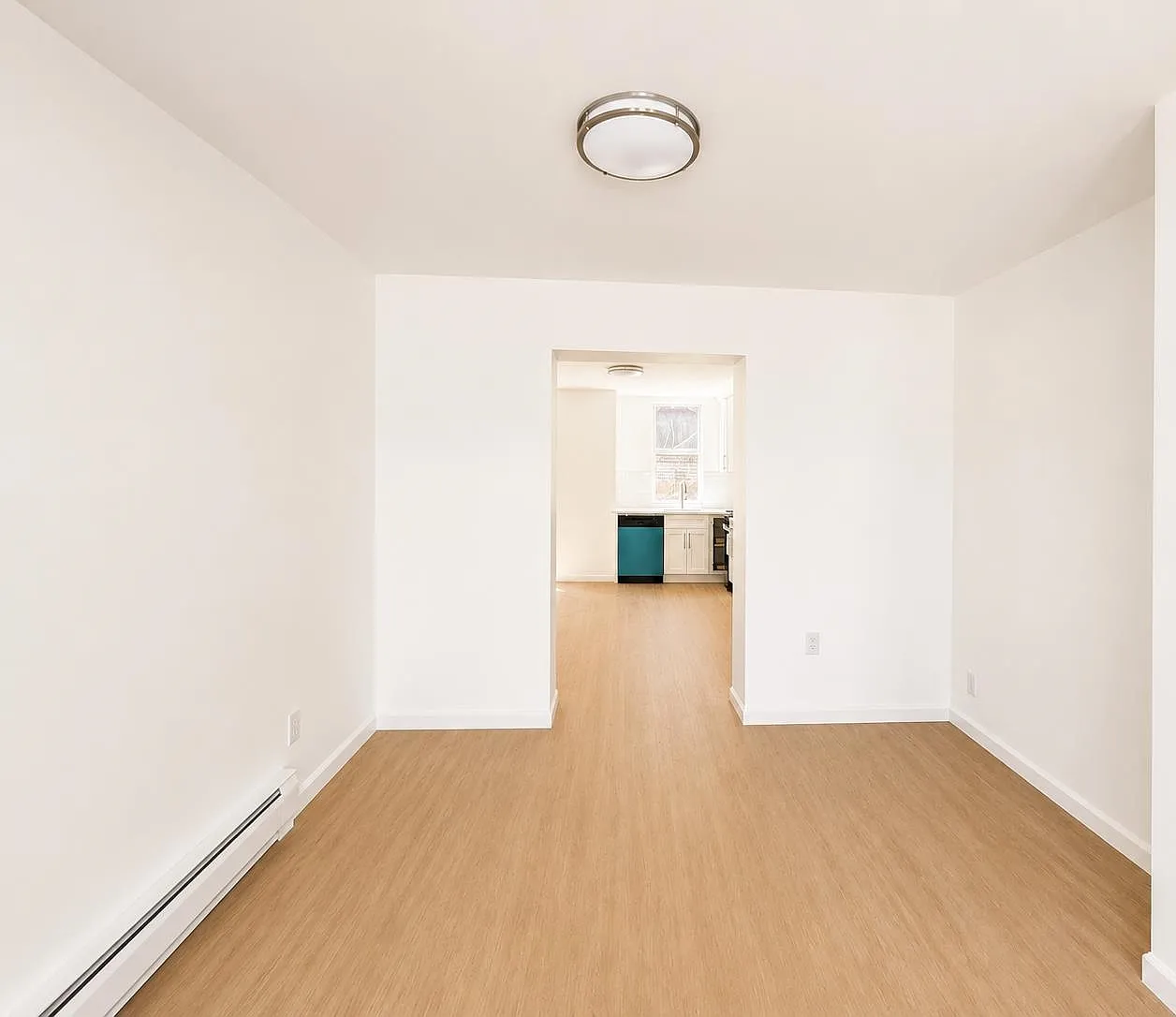 3 bed, 2.0 bath, 1200 sqft, $3,750 — Photo 2