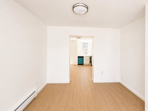 5th image of 521 Mercer St