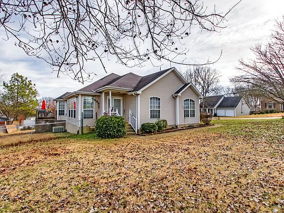 4th image of 200 Blue Lake Ln